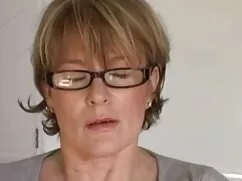 Violación de la chica en vídeos en español xxx la mesa con un amigo de su