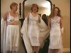 Salió de debajo de sus bragas casero español xxx y han corrido en la boca